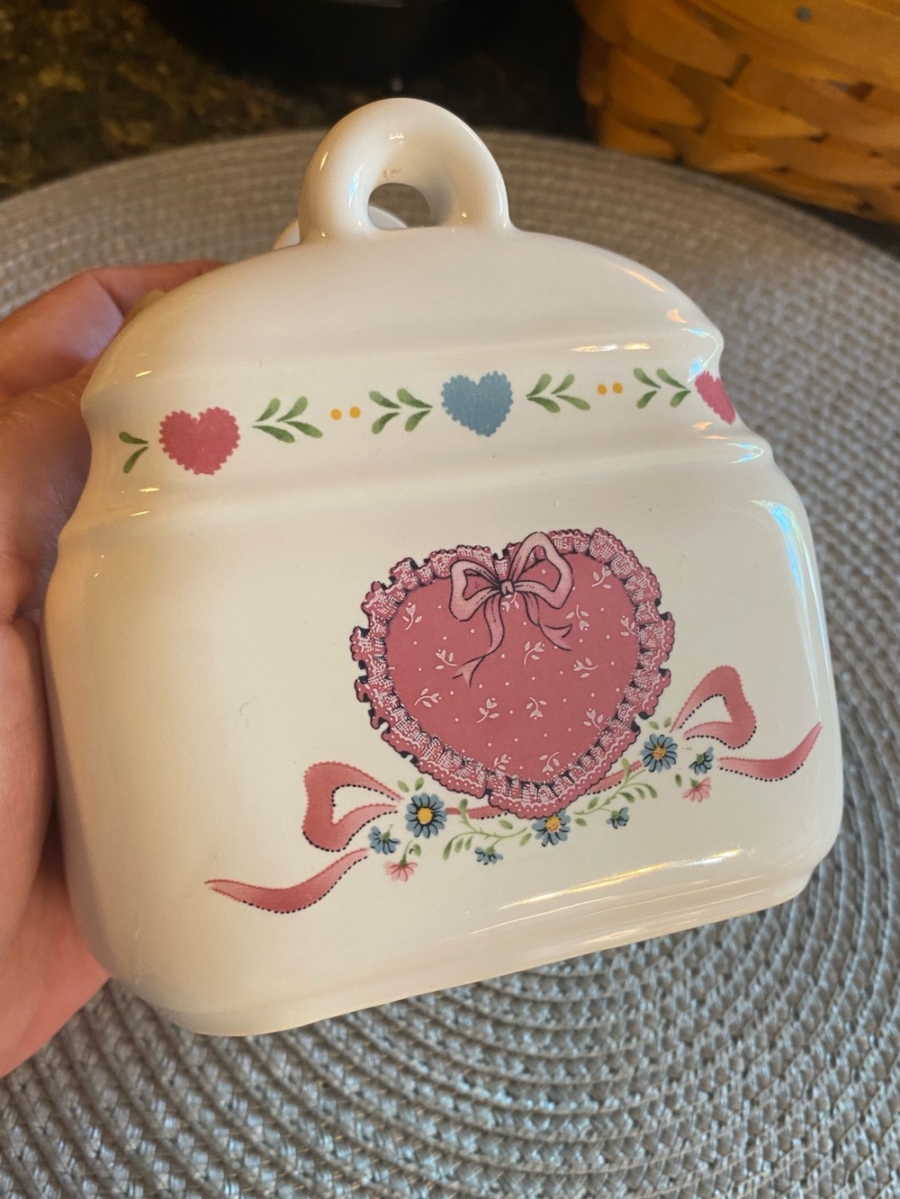 Vintage 80s Cottagecore Ceramic Napkin Holder Country Heart Bow Grannycore Caddy - Picture 4 of 14